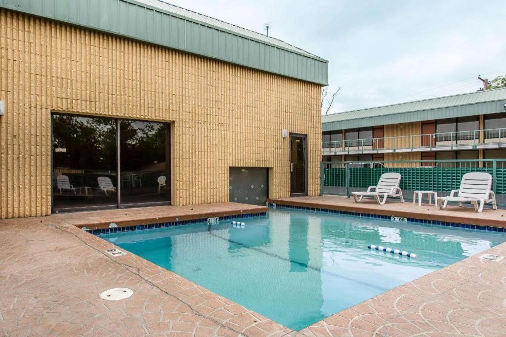 Rodeway Inn Lawton Esterno foto