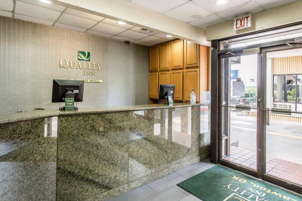 Rodeway Inn Lawton Esterno foto